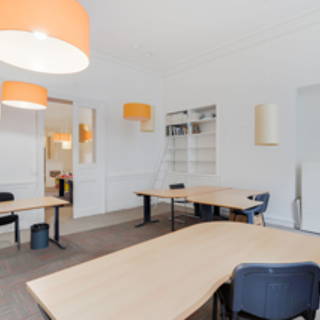 Bureau privé 32 m² 6 postes Location bureau Rue des Petits Champs Paris 75002 - photo 1